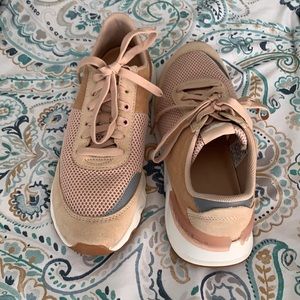 Sorel kinetic LITE lace up. Worn twice